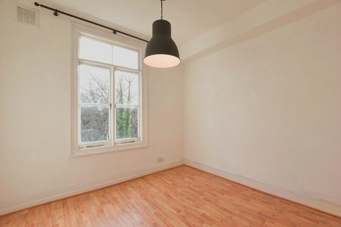 1 Bedroom Flat To Rent In Moulins Road, London, E9