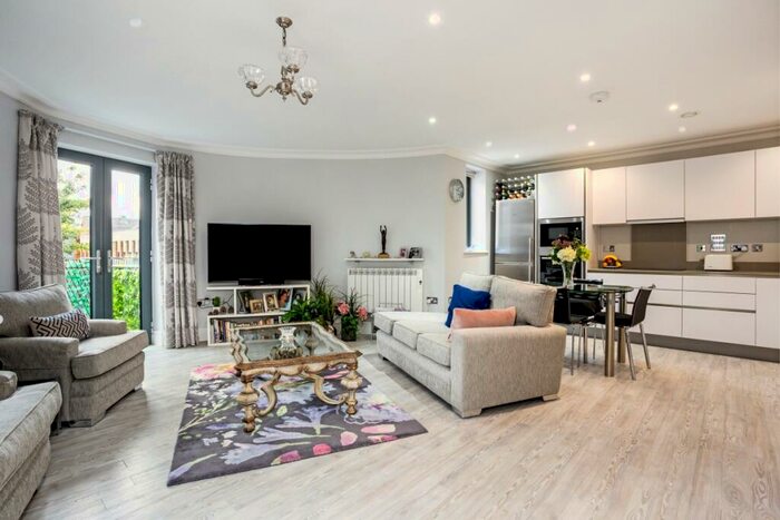 2 Bedroom Apartment To Rent In Acre Passage Windsor, SL4