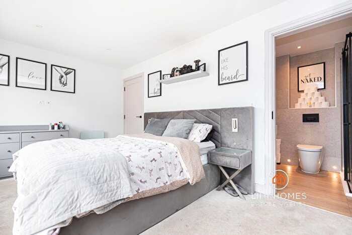 2 Bedroom Flat For Sale In - Commercial Road, Poole, BH14