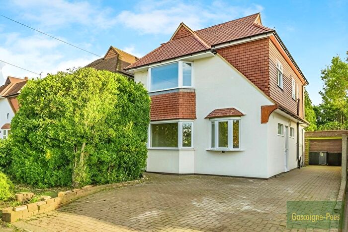 4 Bedroom Property To Rent In Aldridge Rise, New Malden, KT3