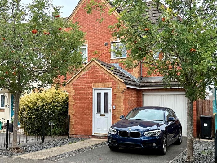 4 Bedroom End Of Terrace House To Rent In Havelock Road, Wokingham, RG41