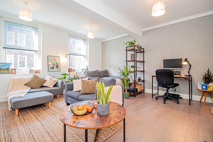 Studio To Rent In Brick Lane, London, E1