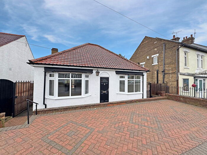 3 Bedroom Detached Bungalow For Sale In Canadian Avenue, Gillingham, ME7