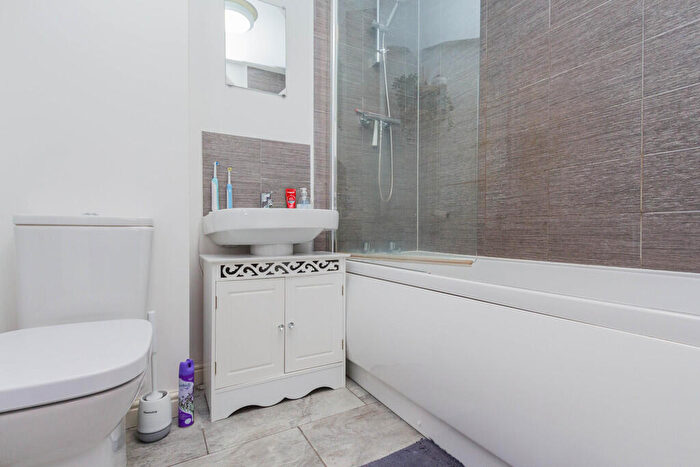 3 Bedroom Terraced House For Sale In Lime Oval, Raunds, NN9