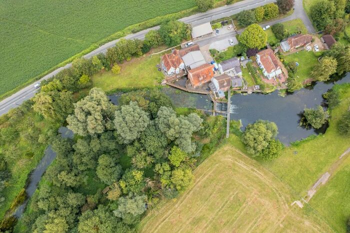 3 Bedroom Detached House For Sale In Ashford Road, Chartham, CT4