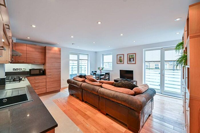 2 Bedroom Flat To Rent In Lytham Street, Bermondsey, London, SE17