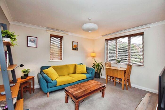 2 Bedroom Flat For Sale In Ayleswade Road, Salisbury ***Video Tour***, SP2