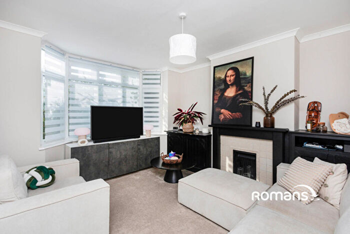 3 Bedroom Semi-Detached House To Rent In Lower Farnham Road, Aldershot, Hampshire, GU12