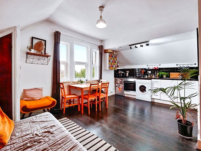 1 Bedroom Flat To Rent In St Marks Rise, London, E8