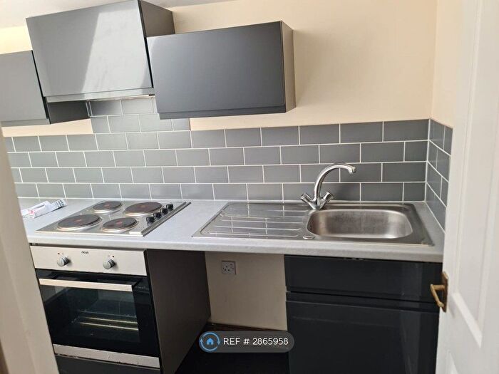 1 Bedroom Flat To Rent In Pier Road, Gillingham, ME7