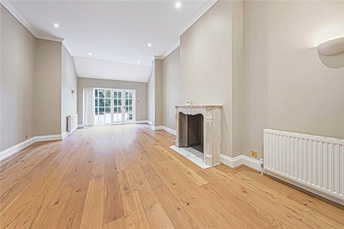 3 Bedroom Apartment To Rent In Bracknell Gardens, Hampstead, London, NW3