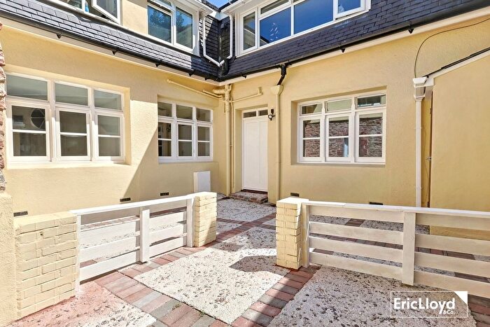2 Bedroom Flat For Sale In St. Peters Hill, Brixham, TQ5
