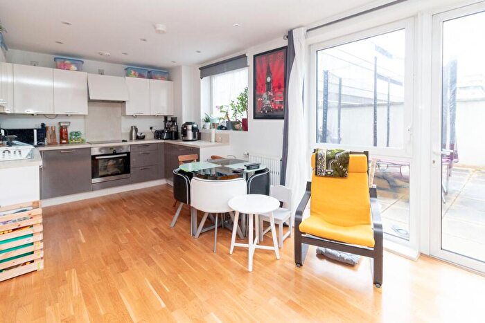 1 Bedroom Flat For Sale In Brunel Court, Green Lane, HA8