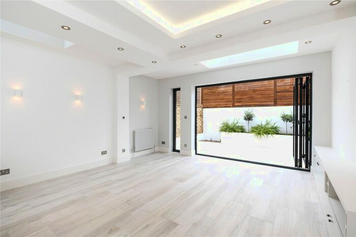 2 Bedroom Flat To Rent In Fulham Palace Road, Alphabet Streets, SW6