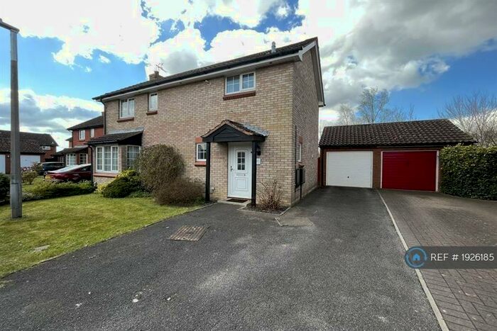 3 Bedroom Detached House To Rent In Downland Road, Swindon, SN2