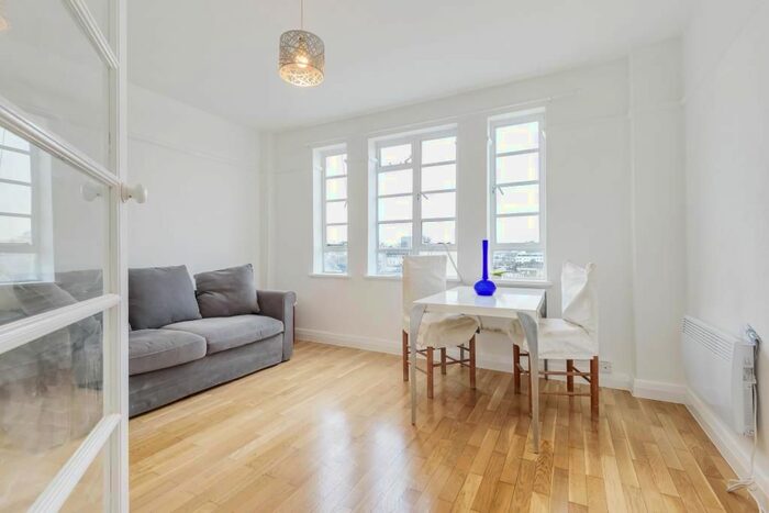 1 Bedroom Flat To Rent In Hatherley Court, Hatherley Grove, W2