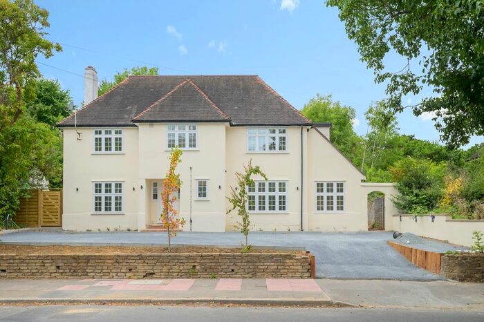 2 Bedroom Flat To Rent In Scotts Lane, Bromley, BR2