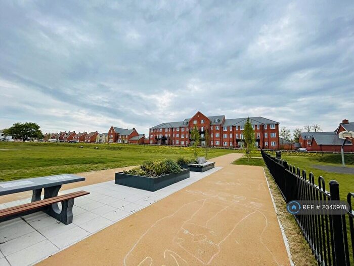 2 Bedroom Flat To Rent In Hardinge Close, Aldershot, GU11