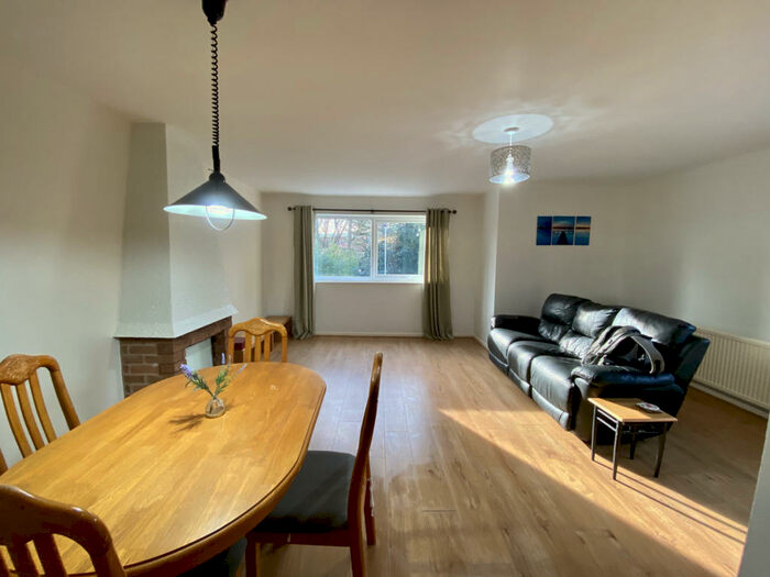 2 Bedroom Apartment To Rent In Green Hall Mews, Wilmslow, SK9