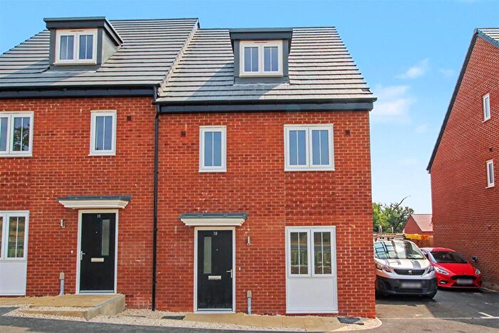 3 Bedroom Semi-Detached House To Rent In , Vernal Close, Northampton, NN7