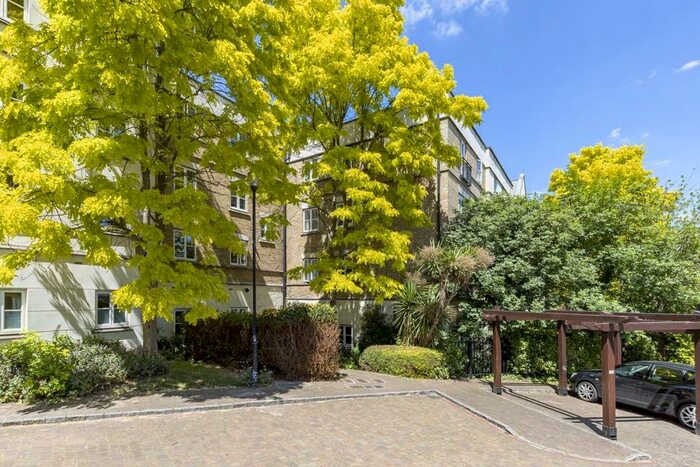 3 Bedroom Flat To Rent In Herbert Mews, London, SW2