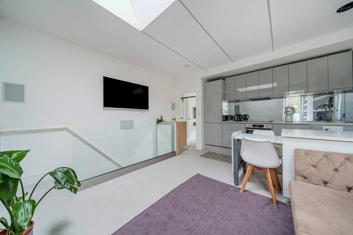 2 Bedroom Flat To Rent In Malton Street, London, SE18