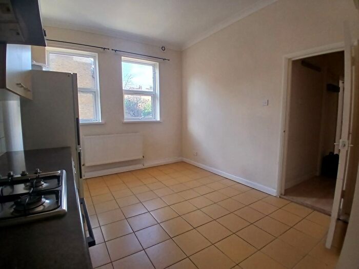 1 Bedroom Flat To Rent In Knights Hill, SE27
