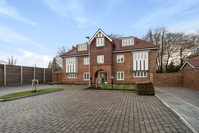 2 Bedroom Apartment To Rent In Albright Gardens, Walton-On-Thames, KT12