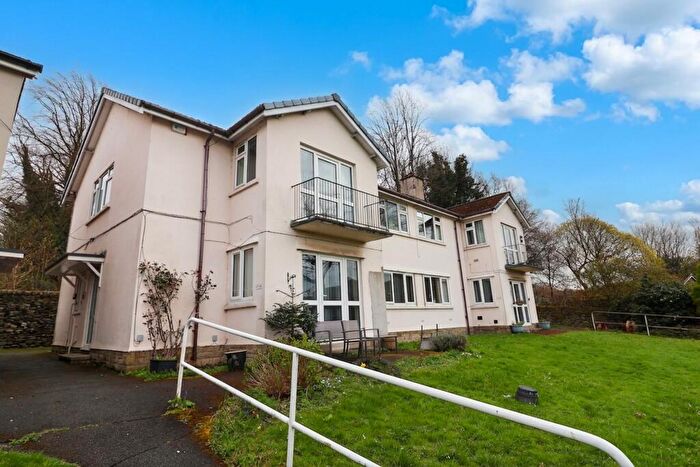 2 Bedroom Flat For Sale In Whitfield Avenue, Glossop, SK13