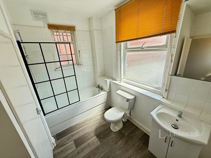 3 Bedroom Flat To Rent In London Road, Portsmouth, Hampshire, PO2