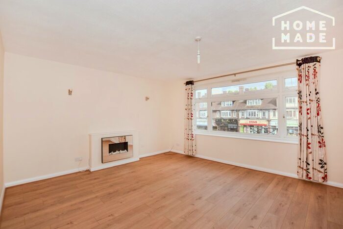 3 Bedroom Maisonette To Rent In Woodlodge, Woodfield Lane, KT21