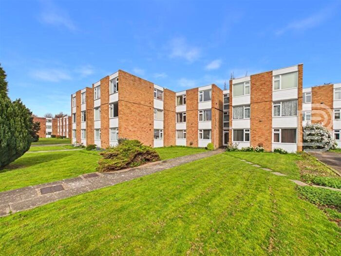 2 Bedroom Apartment For Sale In Martin Lane, Rugby, CV22