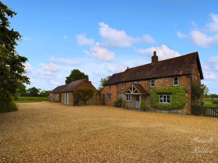 4 Bedroom Detached House For Sale In The Common, Preston Bissett, MK18