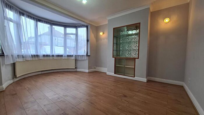 4 Bedroom Detached House To Rent In Kenton Park Crescent, Harrow, HA3