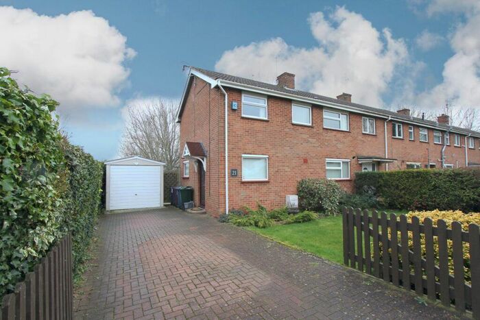 3 Bedroom End Of Terrace House To Rent In Mascord Road, Banbury, Oxon, OX16