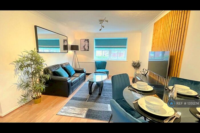 2 Bedroom Flat To Rent In Botham Drive, Slough, SL1