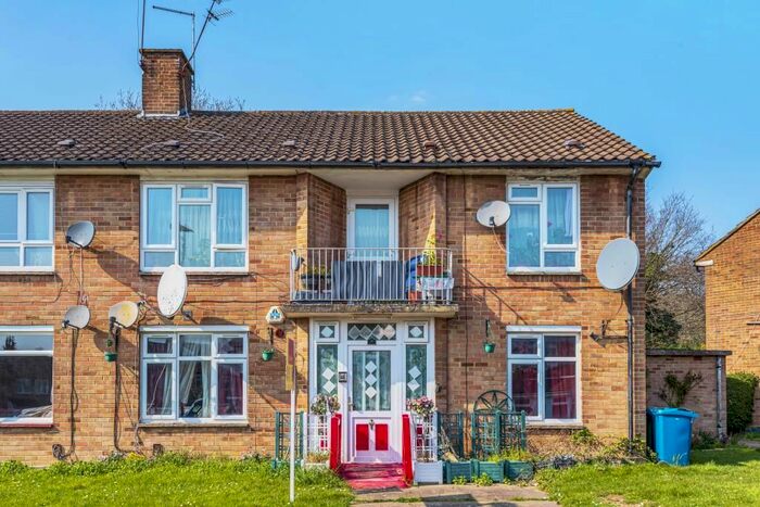 3 Bedroom Semi-Detached House To Rent In Stanmore, Stanmore, HA7