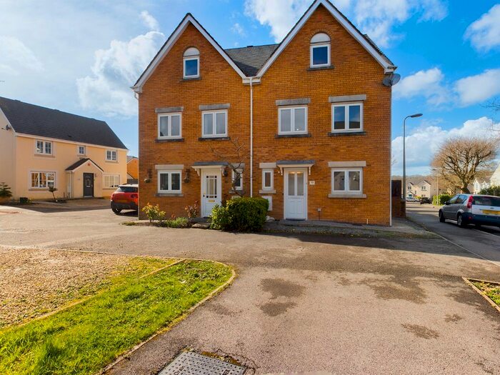 3 Bedroom Town House To Rent In Heol Iscoed, Fforestfach, Swansea, SA5