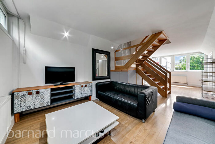 3 Bedroom Apartment To Rent In Thomas Baines Road, London, SW11
