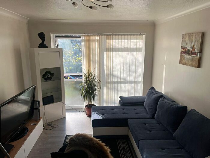 2 Bedroom Flat To Rent In Wellington Road, Bournemouth, BH8