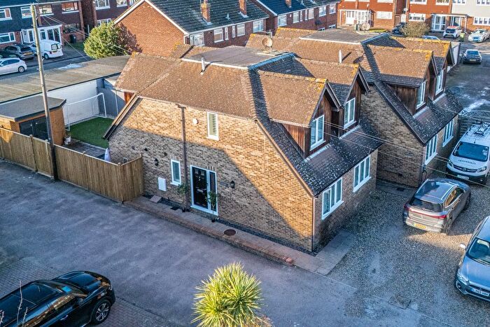 3 Bedroom Detached House For Sale In Vale Road, Dartford, Kent, DA1