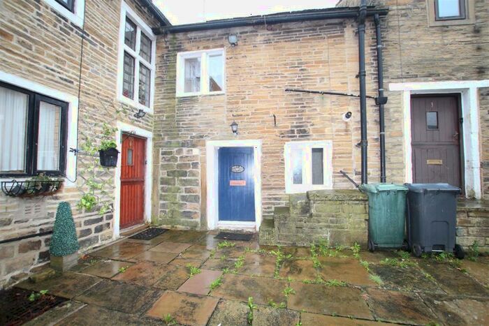 1 Bedroom Cottage To Rent In The Yard Cottage, Crossley Hall Mews, Fairweather Green, Bradford, BD8