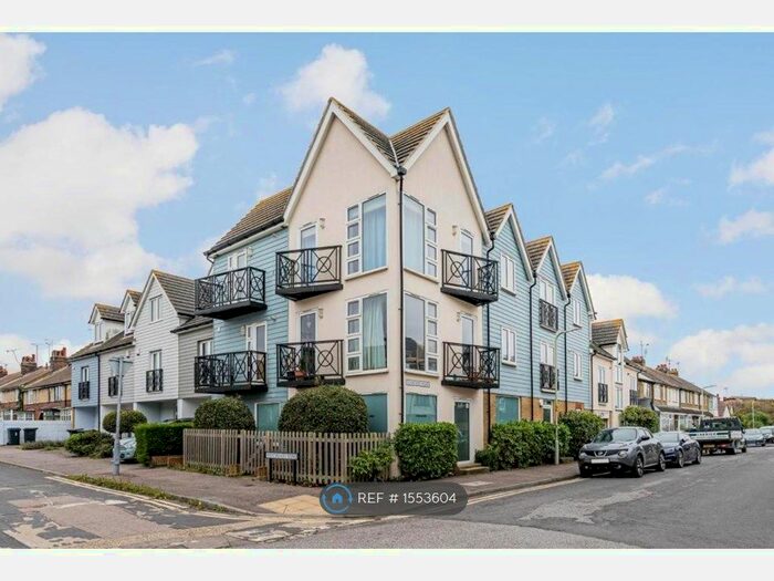 2 Bedroom Flat To Rent In Diamond Road, Whitstable, CT5