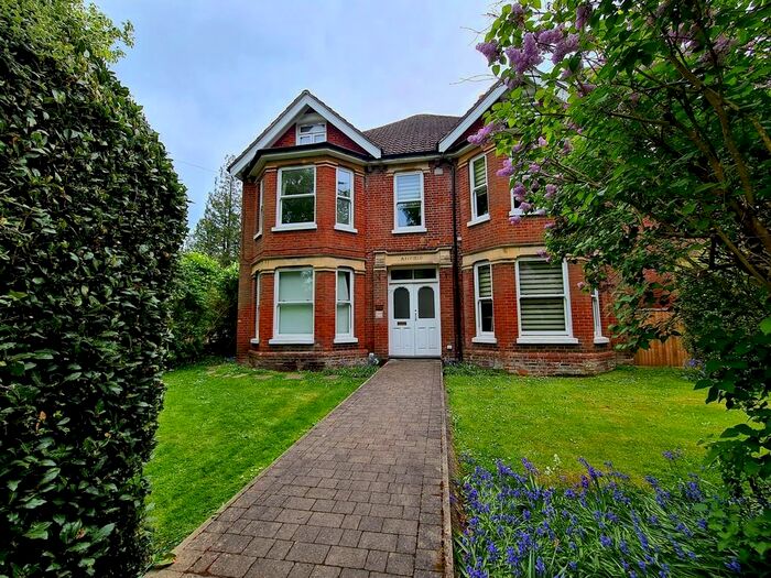 2 Bedroom Apartment To Rent In Highfield Road, Southampton, SO17