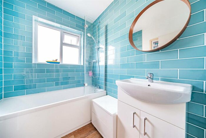 2 Bedroom Detached Bungalow For Sale In Hook, Warsash, SO31