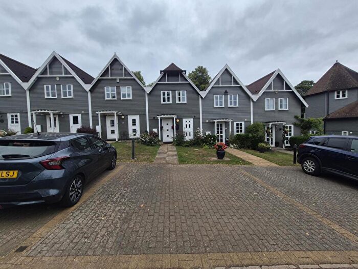 3 Bedroom Terraced House For Sale In The Roundel, Overstone, NN6