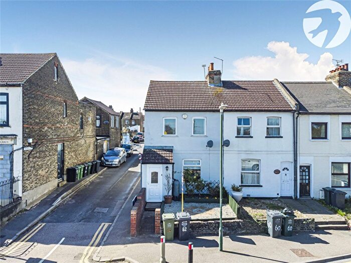 2 Bedroom End Of Terrace House For Sale In Stanhope Road, Swanscombe, Kent, DA10