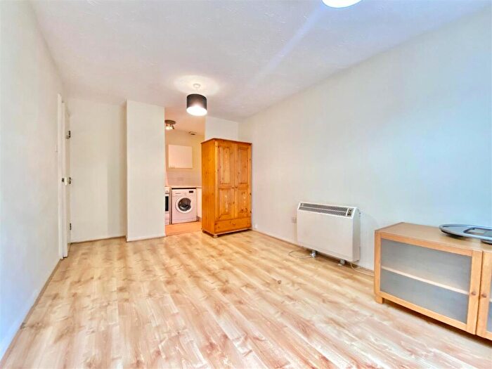 1 Bedroom Apartment To Rent In Eagle Drive, London, NW9
