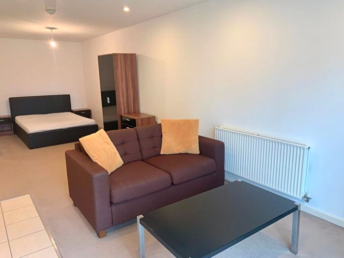 Apartment To Rent In Hive, Masshouse Plaza, Birmingham, B5