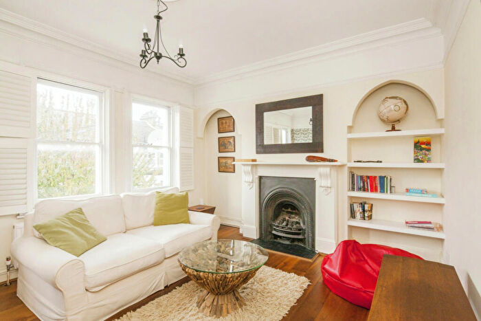 3 Bedroom Apartment To Rent In Sangora Road, London, SW11